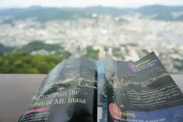 <p>มีร้านอาหารให้นั่งกินดื่มระหว่างรอฟ้ามืด ข้างนอกหนาวใช้ได้เลยพอพระอาทิตย์เริ่มตก</p>