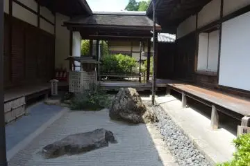 <p>สวนหินเเบบเซน</p>