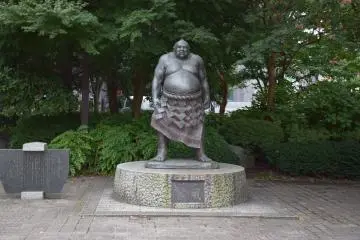 <p>Statue of Tanikaze Kajinosuke in Kotodai Park. Tanikaze was born in Sendai during the Edo Period and is known as one of the strongest Yokozuna&nbsp;in Japan's sumo history.</p>