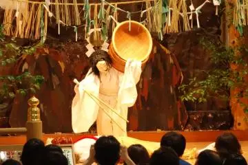 <p>การแสดงชุดสุดท้ายตลกได้ใจคนดูมาก</p>