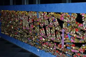 <p>ระเบียงคล้องกุญแจคู่รัก</p>