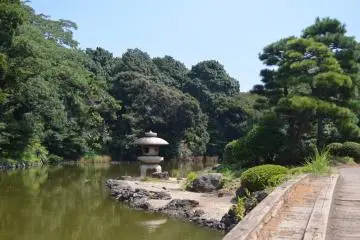 <p>สวนสไตล์ญี่ปุ่นดั้งเดิม</p>

