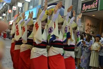 <p>วงนี้มาออกแบบท่าทางแปลกใหม่สะดุดตา</p>
