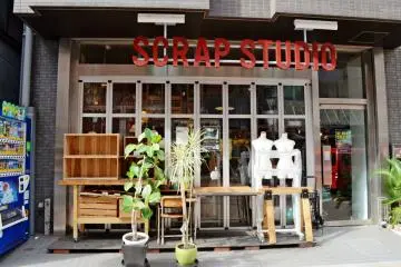 <p>ร้าน Scrap Studio</p>
