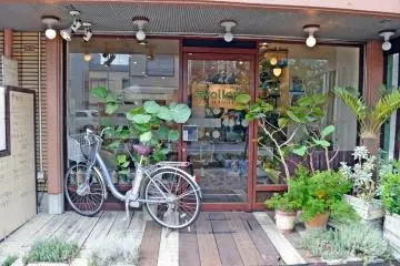 <p>ร้านนี้ตกแต่งได้อย่างสวยงาม</p>
