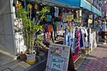 <p>อีกหนึ่งร้านที่น่าสนใจ</p>
