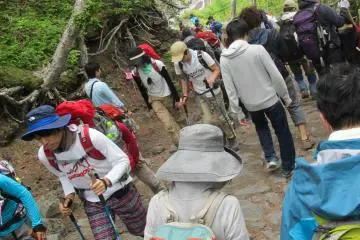 Many people hike up Mount Fuji each year. (Photo: Richard Cormick)