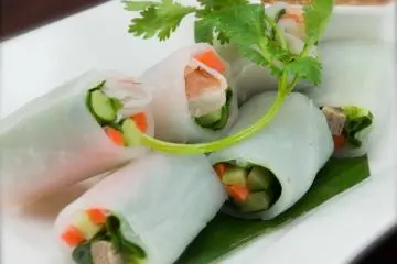 <p>KWAY TEOW LUI SUAN (Shrimp and various vegetables wrapped with spring roll sheet and served with spicy lime dressing)</p>