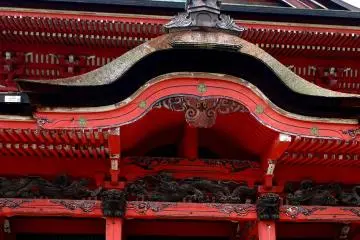 <p>Intricate wood carvings decorated the temple eaves</p>