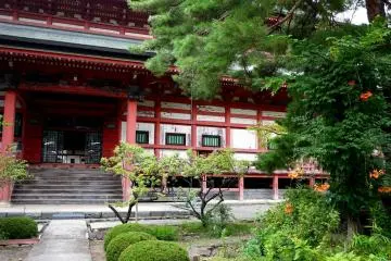 <p>The tall doors of the temple stood open</p>