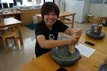 <p>ท่าฉันดูไม่งามสง่าเลยอะ อย่างกะโม่ข้าว 55</p>