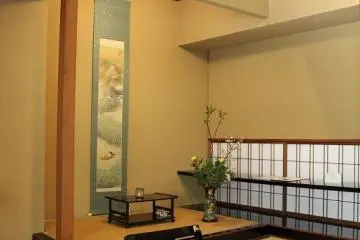 An alcove for art and flower decorations in a guest room
