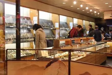 외국인 남성객이 눈에 띄다