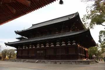 강당에서 카네도를 향해서