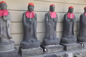 <p>Statues at Reiganji</p>
