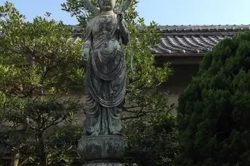 <p>The Kannon (Goddess of Mercy) at Zentokuji</p>