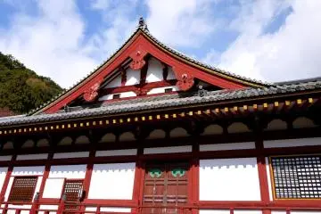 <p>I can never decide whether I prefer the natural wooden halls or the painted ones</p>