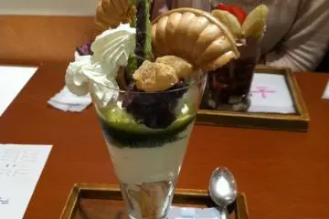 <p>A matcha and azuki bean parfait for those who like traditional Japanese flavors</p>