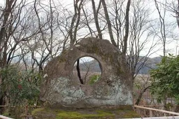 남쪽 밑에 공원에 놓여 있는 오브제