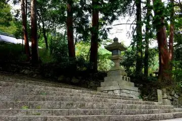 <p>Stone lanterns stand beside the steps</p>