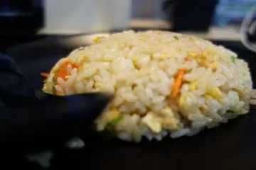 <p>มาจานแรกเลย หอมฉุยน่ากิน แต่เติมพริกไทยหน่อยนะ</p>