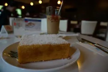 <p>French Toast เอ๋หน้าตาเหมือนขนมปังปิ้ง</p>