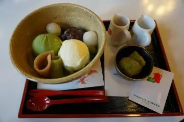 <p>ขนมมาแบบจัดเต็ม!</p>