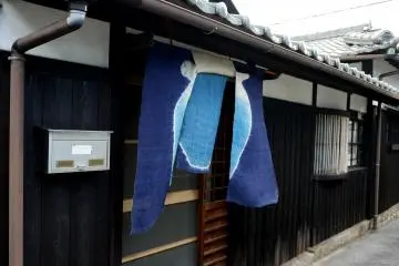 산들바람에 부는 문 천막