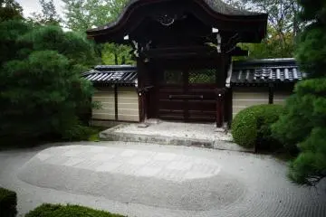 <p>มีสวนหินเหมือนวัด zen อื่นๆ</p>
