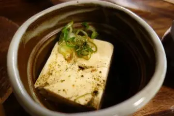 <p>พระเอกหลังแต่งตัวชัดๆ</p>