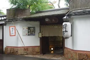 <p>ร้านดูธรรมดามาก แต่เขาพิเศษนะ</p>