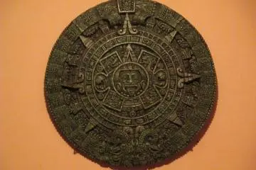 <p>The Aztec calendar&nbsp;hangs on the wall</p>