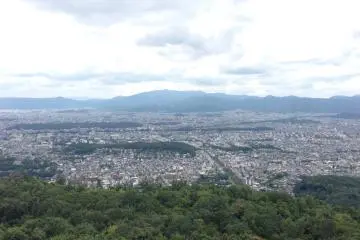 <p>วิวสลายความเหนื่อยที่ยอดเขา Daimonji</p>