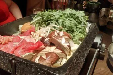 A tasty sukiyaki hot pot (Photo: Camille Db)