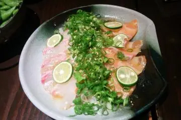At an izakaya, do not forget the sashimi! (Photo: Camille Db)