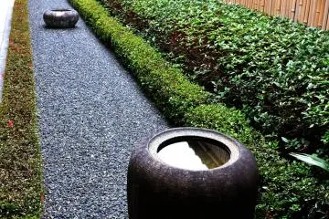 <p>This stopped me in my tracks when I was coming out of Shoin! The simple, yet crisp beauty of just a water basin and gravel in a narrow space intrigued me.</p>