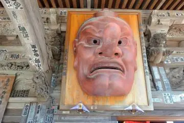 <p>หน้ากากไม้เท็งงุ (tengu)</p>