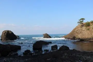 천만 년 이상의 시간을 들여 천천히 침식된 바위