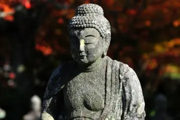 Adashino Nenbutsu-ji is a temple of Jodo Buddhism located at the lower part of the Toriimoto area. Since the&nbsp;Heian Period, Adashino had been an area where&nbsp;people abandoned the bodies of the dead, exposing them to the wind and rain (Photo: MASAYOSHI HIROSE)