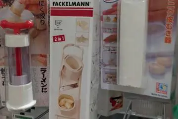 <p>ที่ปลอกและสับหอมแบบน้ำตาไม่ไหล ถ้าซื้อไปฝากแม่บ้านต้องน้ำตาไหลอะ</p>