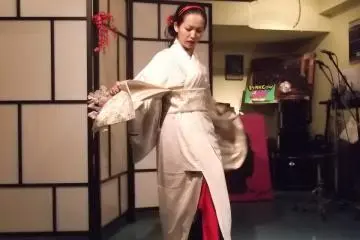 <p>Lady Nana continues her dance</p>