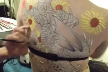 <p>Live body-painting</p>