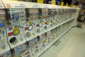 <p>Gachapon machines near the escalator!</p>