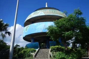 <p>A view of the Peace Tower from the top of the stone staircase - notice it's in the shape of the earth</p>