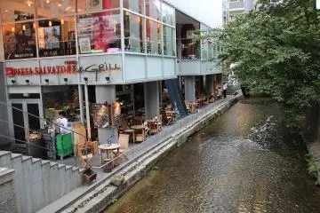 외관.한겨울을 제외하고 테라스의 자리에서의 식사는 기분좋다
