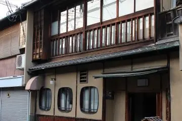 하나마치인 만큼 민가도 잘 가꾸어져 운치가 있다
