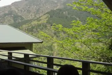 The cliff-side terrace seats offer a nice mountain view.