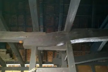 <p>La structure ancienne sans clous</p>