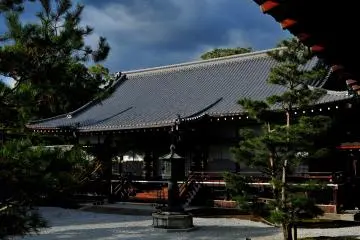 <p>Mikage-do, in which the statues of Emperor Saga, other Imperial family members, and Kobo-Daishi (Kukai) are housed</p>