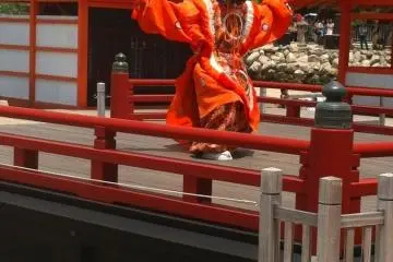 <p>The Dragon King wields a tanto sword</p>